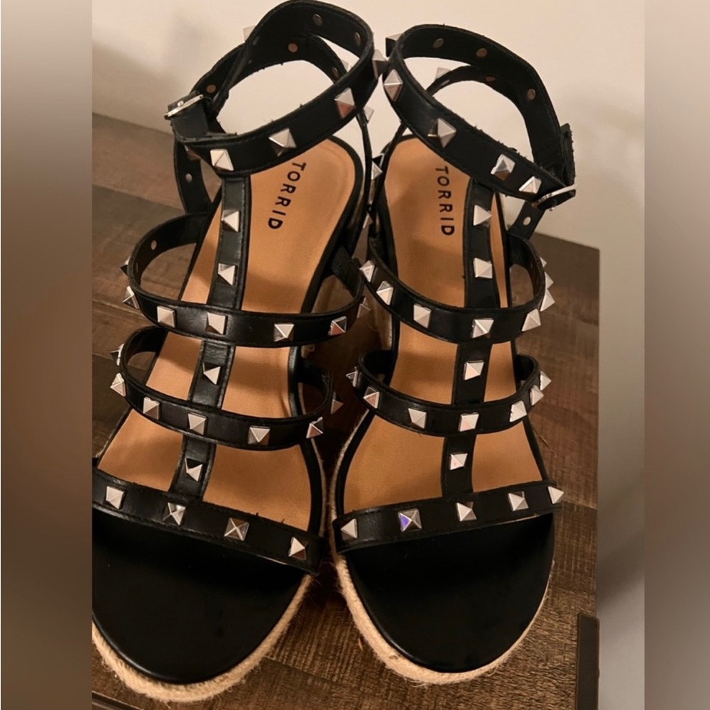 💀 Caged Wedges from Torrid.